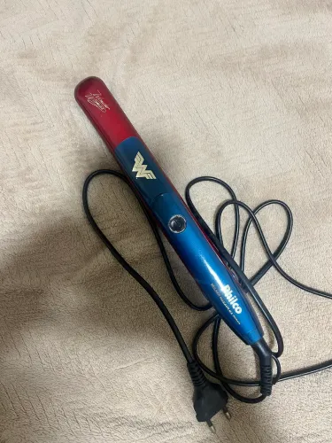 Prancha Philco edição Mulher Maravilha 220v
