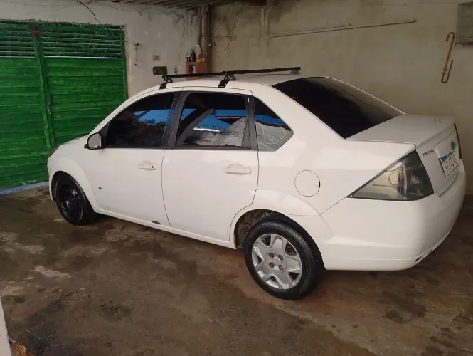 Ford Fiesta Sedan SE 1.6 8V Flex 4P 2014