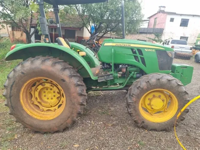 John Deere 5060E