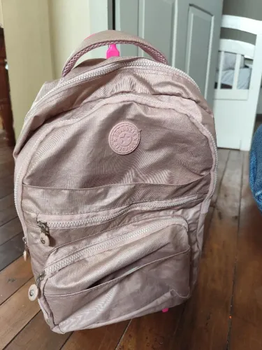 Mochila com rodinha rosa