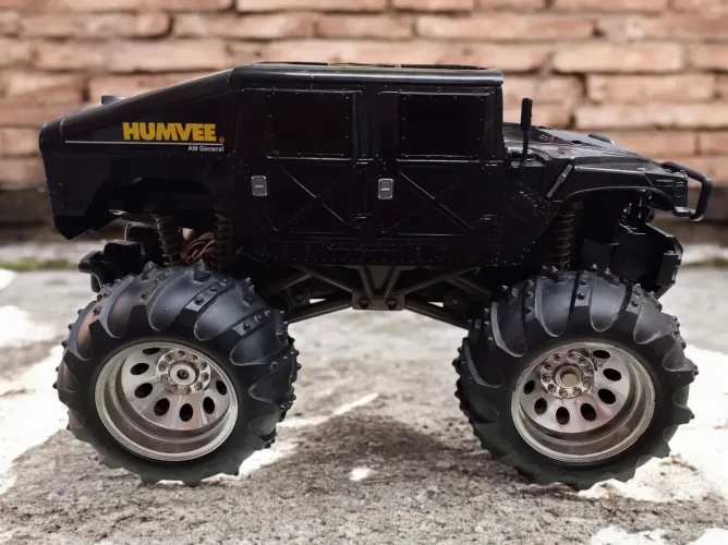 Carrinho Humvee marca AM General