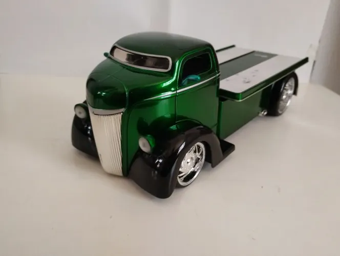 Miniatura Jada toys 1/24 caminhão Ford Coe 1947 DRods