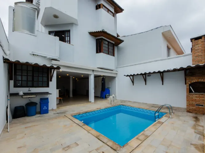 Casa para venda em Conjunto Residencial Santa Terezinha com 4 quartos, sendo 1 suíte, 192m