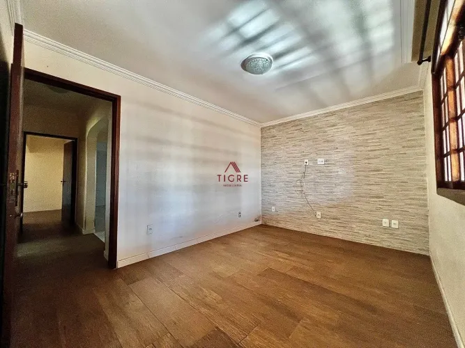 Casa - 5 Quartos (2 Suítes) para locação