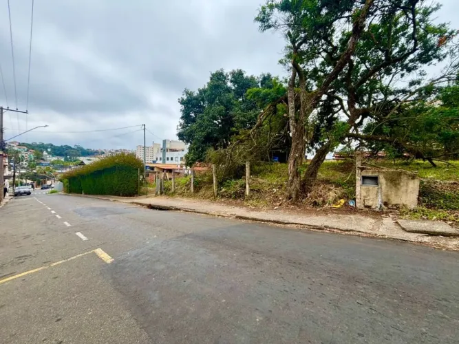 Terreno plano com 1.601m² a 65m da Avenida Presidente Costa e Silva