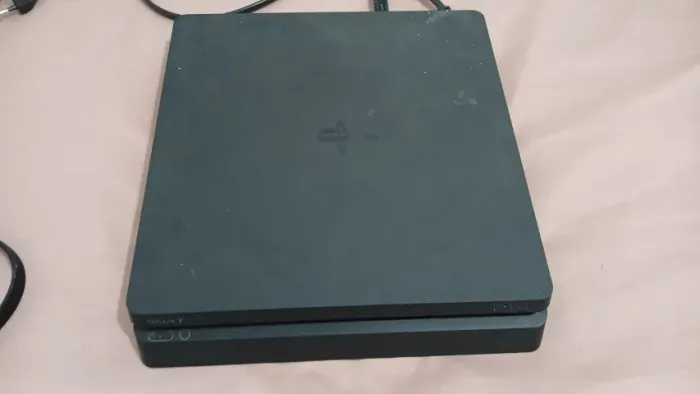 Playstation 4 (ps4) + controle + 3 jogos