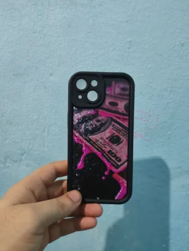 Capinha iPhone 15 Preta Estampada