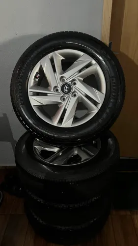 Rodas + pneus originais Creta 24?