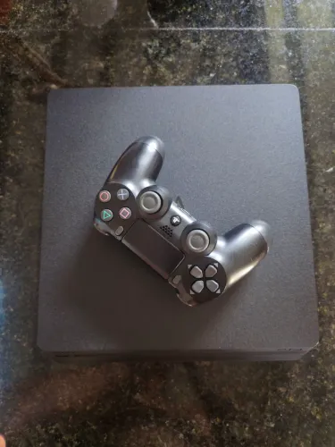 PS4 SLIM 8 JOGOS/2 CONTROLES