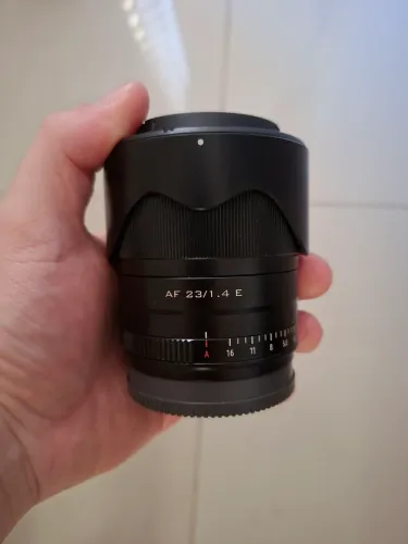 Duas Lentes Sony APS-C. Leia abaixo mais informações.