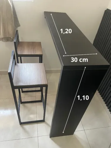 Bancada de madeira maciça com 2 banquetas