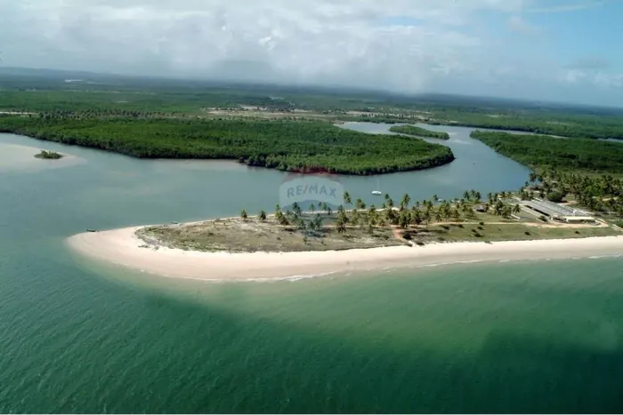 Lote em Condomínio Fechado: Próximo a praia do Saco