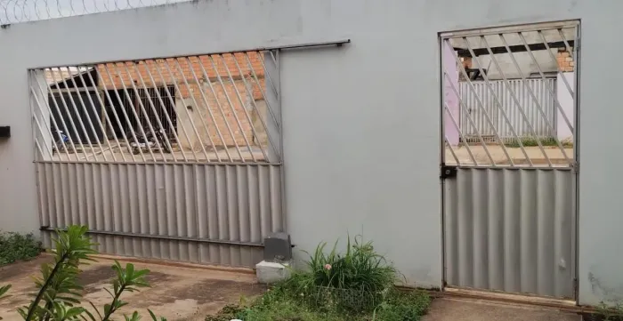 Vende-se portão grande e pequeno