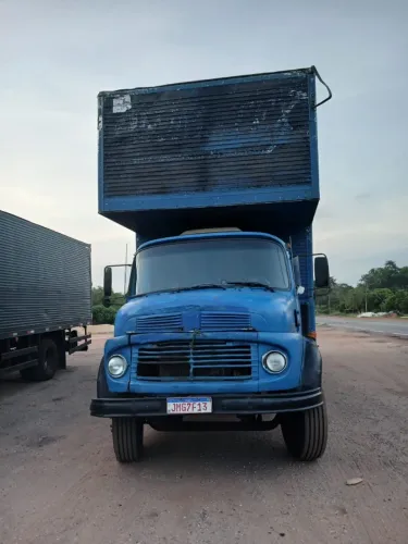 Vende-se Caminhão Mercedes-Benz 1313 Baú - Ano 1980