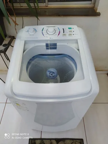 Vendo máquina Electrolux semi nova 8 kg