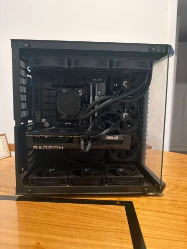 PC gamer > AMD Ryzen 7 9800X3D + 9070 XT + 32 Gb de memória RAM