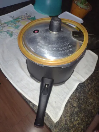Panela de pressão Tramontina 