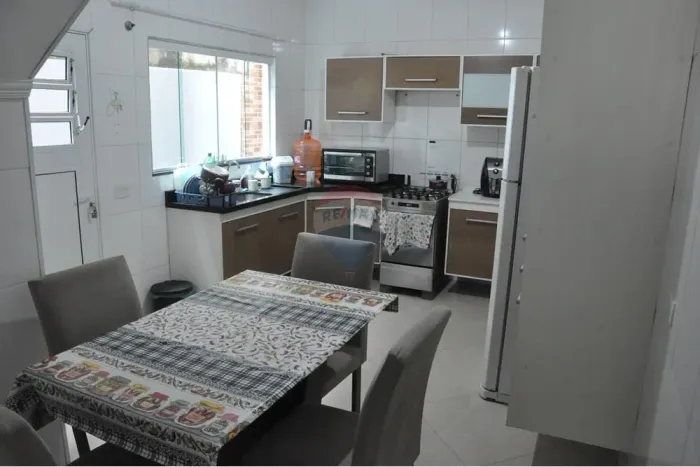 Conjunto de 2 sobrados completos com 2 suites e 2 vagas