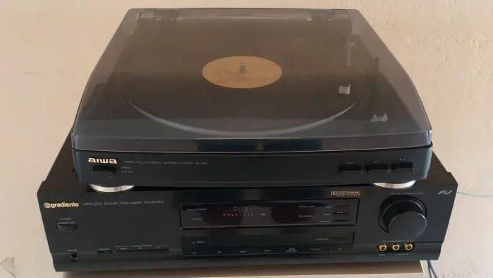 Toca disco Aiwa com pré phono
