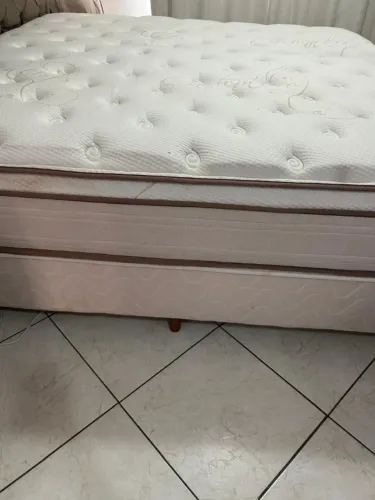 Colchão king muito novo 
