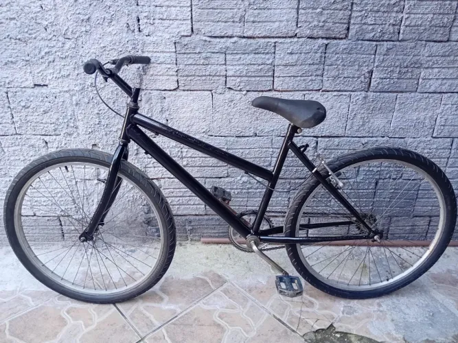 Vendo bicicleta aro 26 boa só anda por 200 reais.