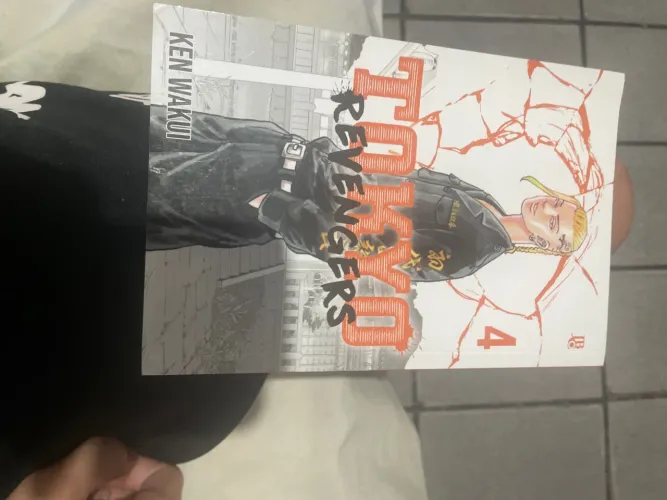 MANGÁ-TOKYO REVENGERS VOL 4?35$