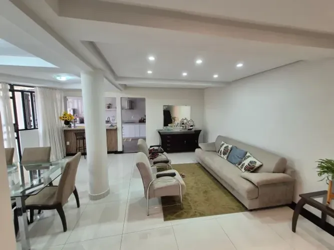 B  Iguaçu Excelente casa 3 qts suite piscina 