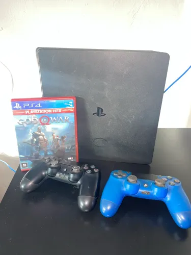 Vendo Ps4 slim dois Controles 1 jogo