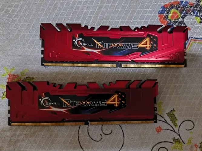 Memória G. Skill Rip Jaw 4 DDR4