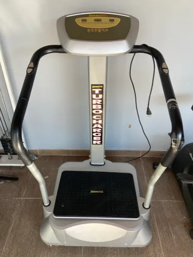 Plataforma vibratória Energym Turbo Charger - Polishop