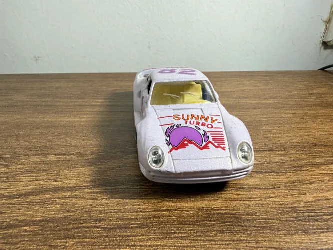 Esportivo 959 miniatura dos anos 90 