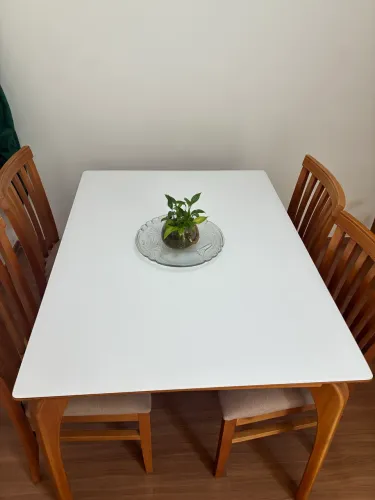 Mesa de jantar + 4 cadeiras