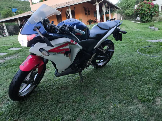 CBR 250 r
