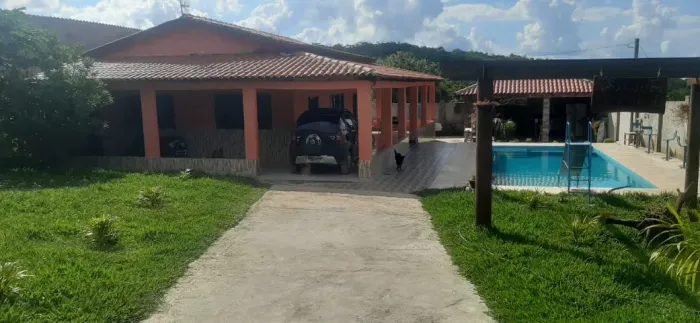 Chácara 3.000m², Casa 3Q, Área Gourmet, Piscina, Murado, Pomar, 9km Aragoiânia