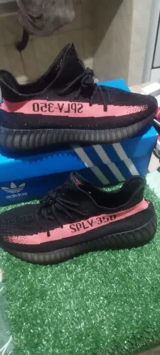 Tênis Adidas yeeezy Tam 40 preto vermelho goiaba