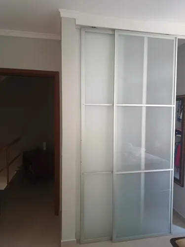 Porta vidro com perfil alumínio 