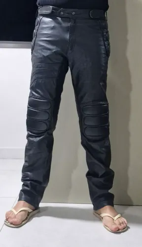Calça de couro motociclista