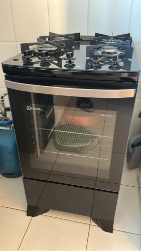 Fogão 4 bocas Eletrolux tampo de vidro