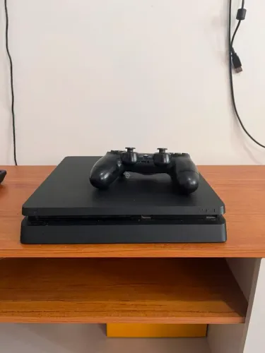 PS4 SLIM (1TB)