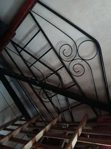 Cama de casal de ferro