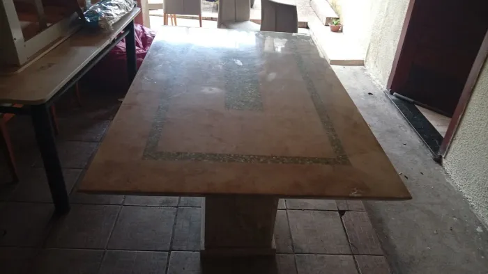 Mesa de Jantar em Mármore Travertino com Detalhes Trabalhados