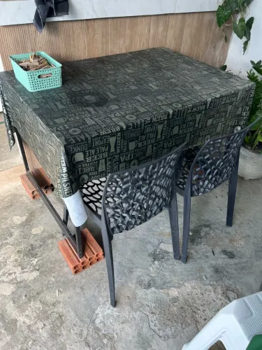 Mesa com 4 cadeiras