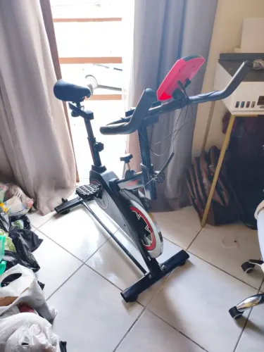 BICICLETA ERGOMÉTRICA SPINNING