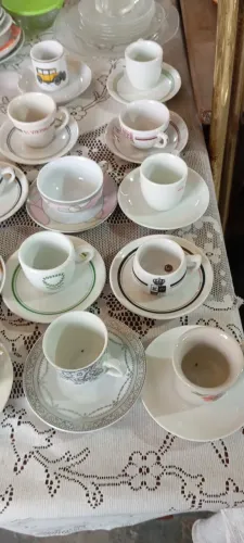 Conjunto de 18 xícaras com pires para decoração