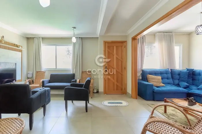 Sobrado com 3 Quartos (1 Suíte) e Churrasqueira 130m² Úteis no Boqueirão