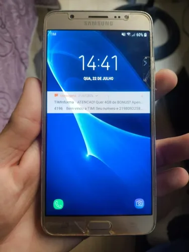 Samsung J7