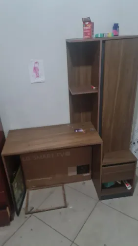 Escrivaninha com armário lateral