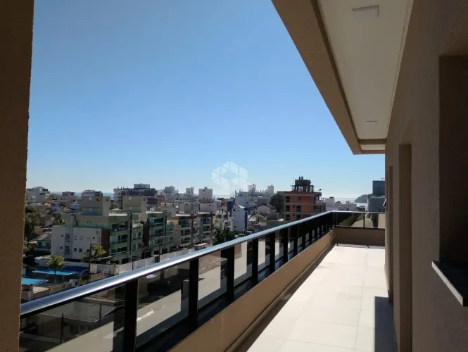 Cobertura nova próxima ao mar no Centro de Bombinhas