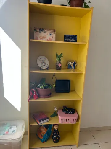 Estante/Livreiro Amarelo 