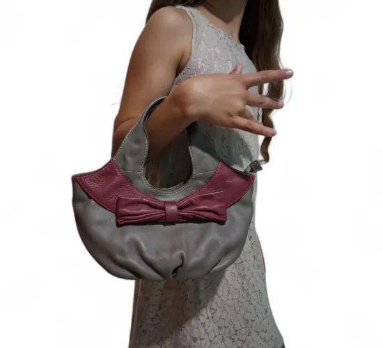 Bolsa em couro  cinza com laço Antonella